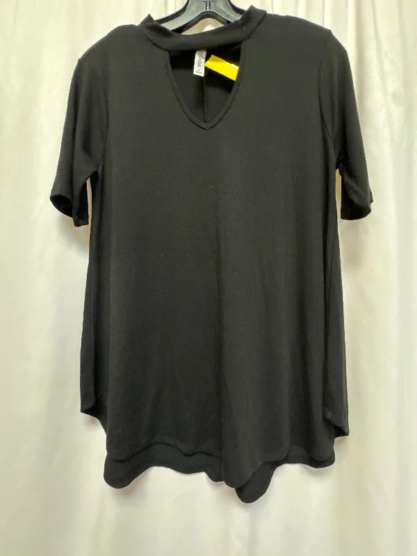 Top Short Sleeve By Zenana Outfitters In Black, Size: S