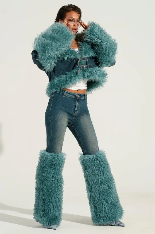 SIT PRETTY FUR TRIM JEANS IN BLUE DENIM